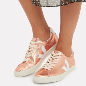 VEJA Espalar in rose gold. Sz 9 or 40